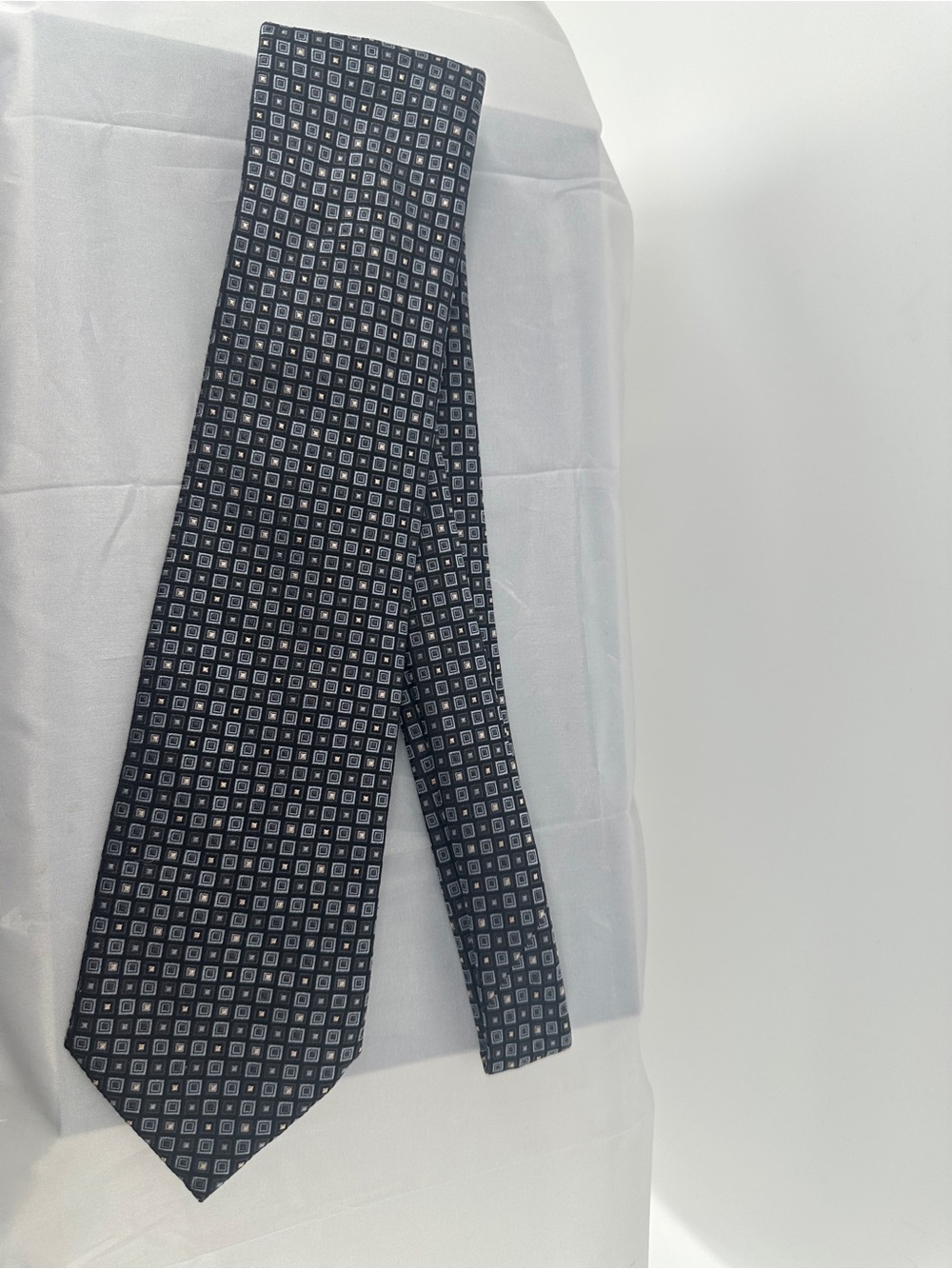 Brioni Luxury Men's Tie 100% Silk Geometric blue and black tie